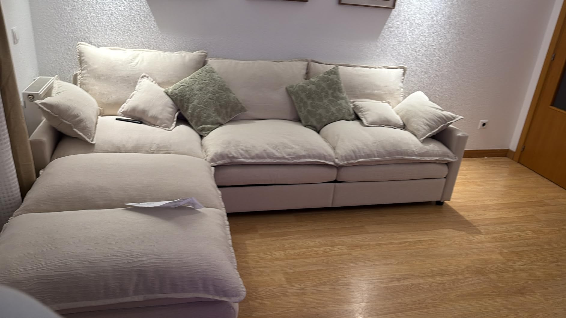 Customer photo of the sofa with a coffee table